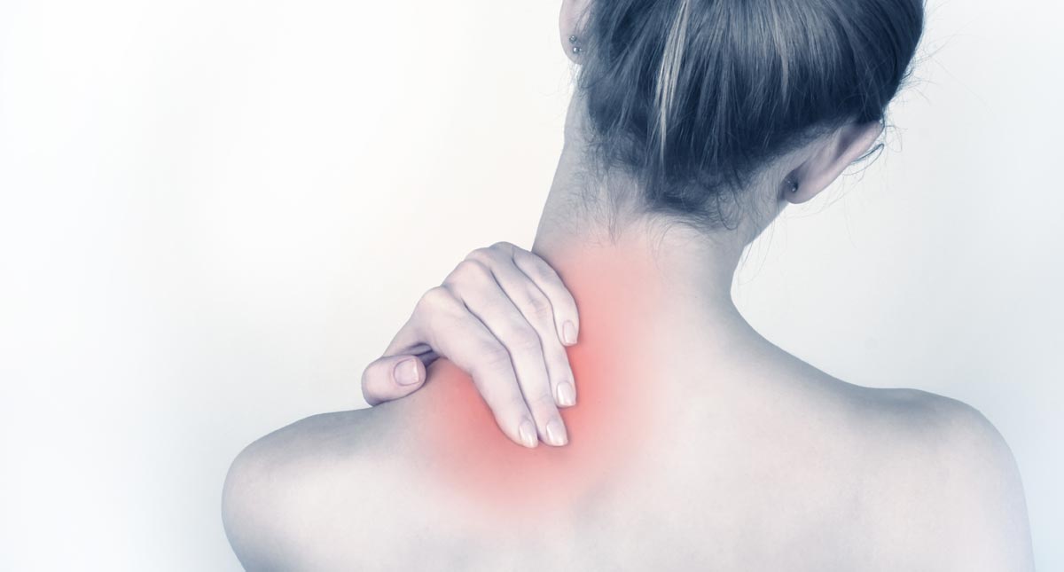 Schmerzen im oberen Rücken gehen meist auf die Halswirbelsäule zurück