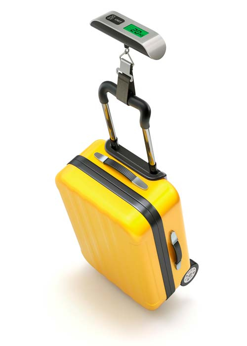 Mit einer Kofferwaage lässt sich das Gewicht des Reisegepäcks exat bestimmen