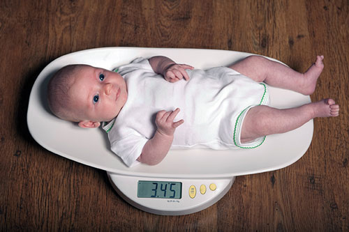 Die Gewichtskontrolle ist gerade bei Baby wichtig Die Gewichtskontrolle ist gerade bei Baby wichtig