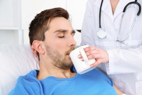 Hochkalorische Trinknahrung ist ideal für Patienten, die zu Kräften kommen müssen Hochkalorische Trinknahrung ist ideal für Patienten, die zu Kräften kommen müssen