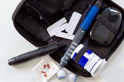 In Diabetikertaschen lassen sich alle zur Blutzuckermessung nötigen Utensilien mitführen In Diabetikertaschen lassen sich alle zur Blutzuckermessung nötigen Utensilien mitführen
