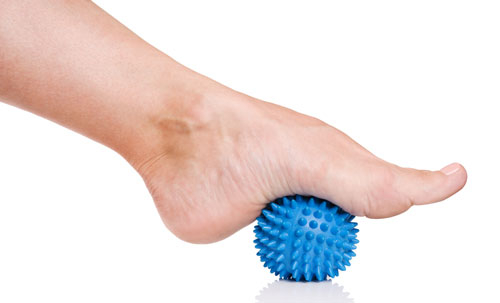 Einfache Fußmassage durch das Massagegerät