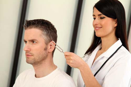 Stimmgabeln eignen sich, um das Hörvermögen zu teste Stimmgabeln eignen sich, um das Hörvermögen zu testen
