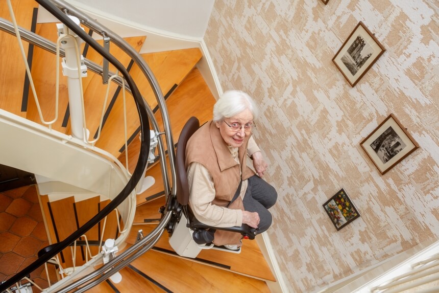 Die Installation moderner Treppenlifte ist auf praktisch allen Treppen möglich und erspart Ihnen das Treppensteigen Mit einem Treppenlift sicher Treppen jeder Art benutzen